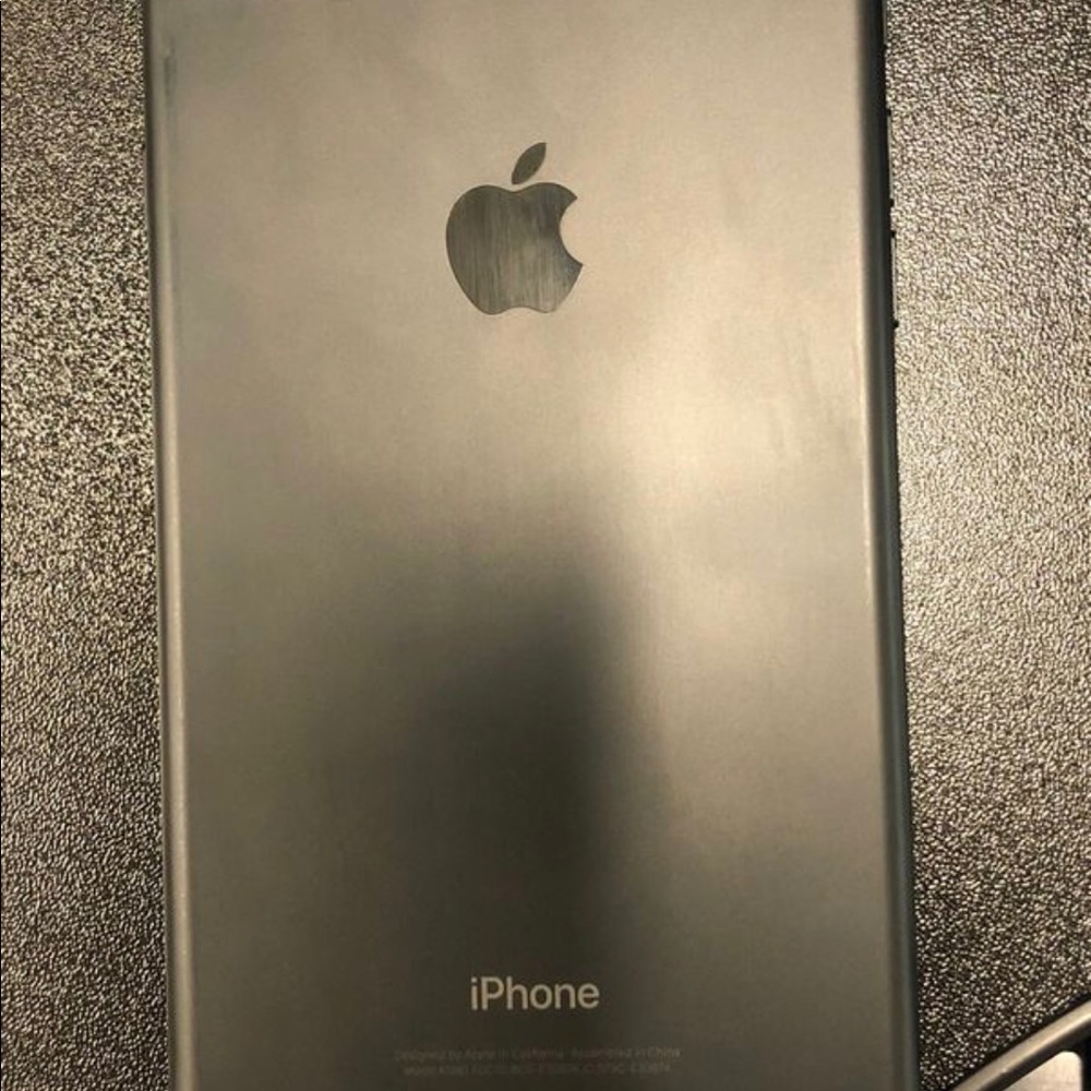 iPhone 7 Plus - Picture 2 of 3